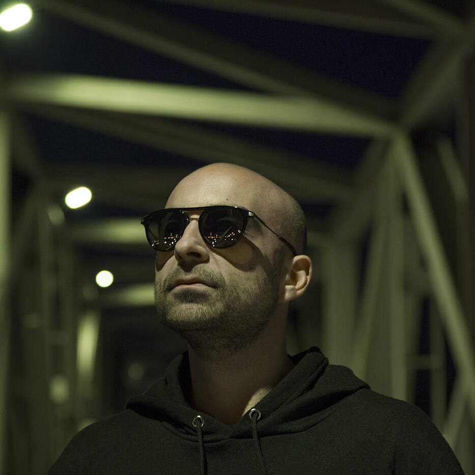 Liako Agency Carlos Fernandez Profile 1 Book